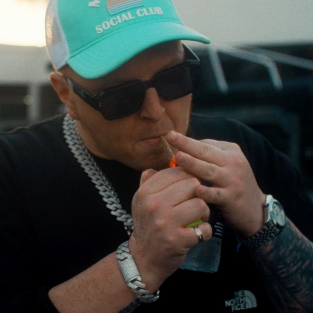 Plinofficial ℗SMELLS WEED MUSIC.