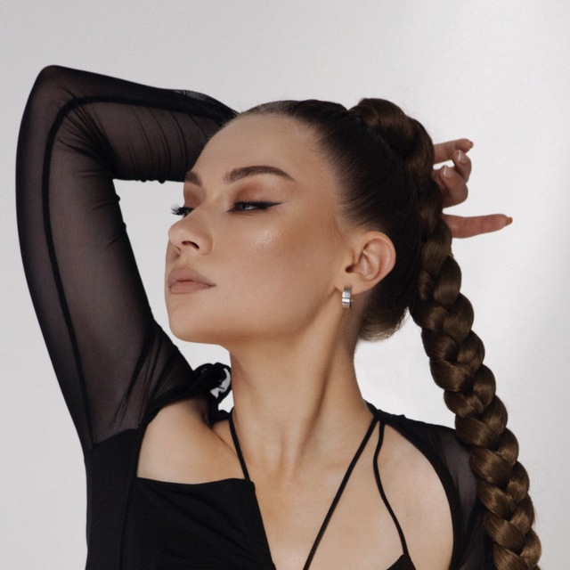 Которая с Владивостока