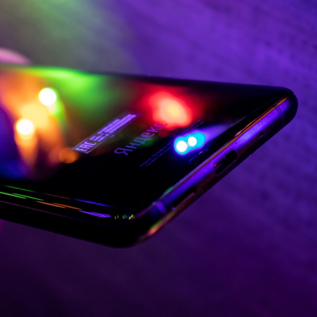 ? Яндекс Телефон и Лончер ?