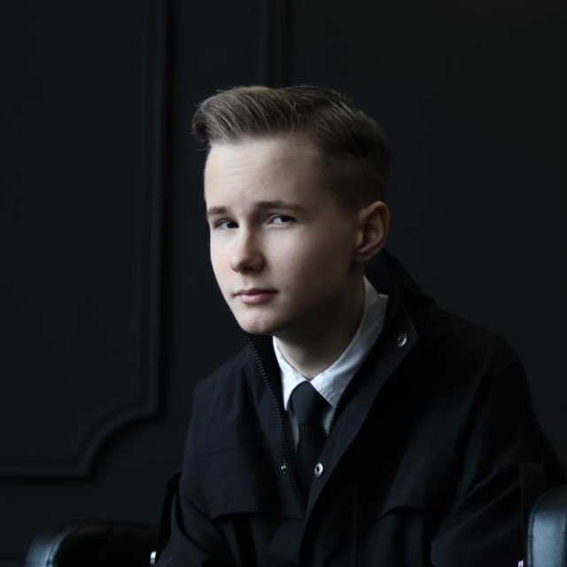 Денис Макаров