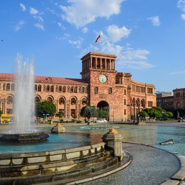 Площадь Республики/Հանրապետության հրապարակ